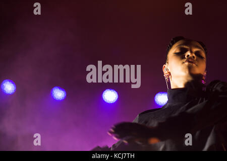 FKA Twigs, die britische Sängerin, Songwriterin und Musikproduzentin, spielt ein Live-Konzert im VEGA in Kopenhagen. Dänemark, 19/10 2014. Stockfoto