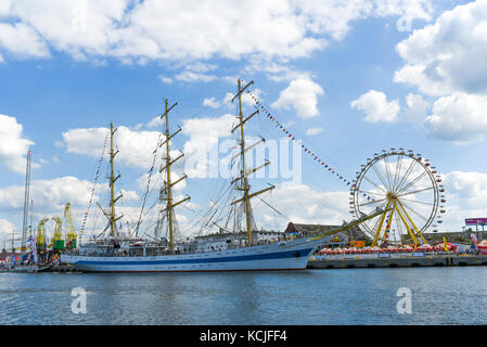 Szczecin, Polen, 7. August 2017: Schiff am Kai im Finale der Tall Ships Races 2017 in Stettin. Stockfoto