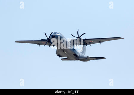 Die polnische Luftwaffe casa c-295 m[025] Nach der Teilnahme an der statischen Anzeige der 25. internationalen Luftfahrtausstellung in Malta. Stockfoto