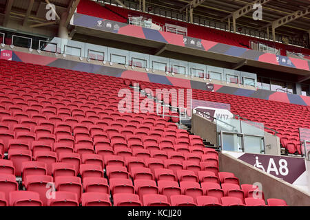 Sitzplätze im Ashton Gate Stadium, Heimstadion der Bristol City Football Club Stockfoto