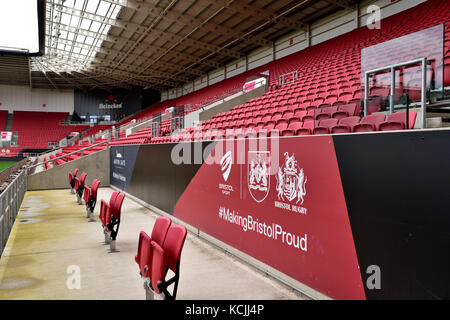 Sitzplätze im Ashton Gate Stadium, Heimstadion der Bristol City Football Club Stockfoto