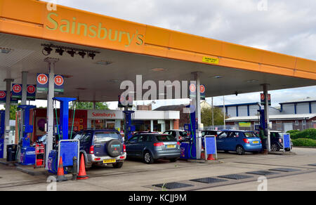 Sainsbury's Supermarkt Tankstelle Stockfoto