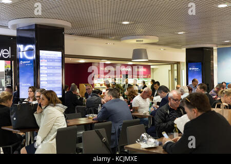 Silvertown, London, UK. 5. Okt, 2017. de Wetter: flugverspätungen von London City Airport wegen schlechten Wetters in Mitteleuropa Credit: wansfordphoto/alamy leben Nachrichten Stockfoto