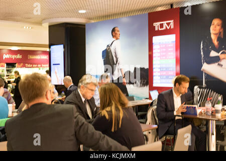 Silvertown, London, UK. 5. Okt, 2017. de Wetter: flugverspätungen von London City Airport wegen schlechten Wetters in Mitteleuropa Credit: wansfordphoto/alamy leben Nachrichten Stockfoto