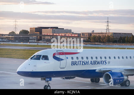 Silvertown, London, UK. 5. Okt, 2017. de Wetter: flugverspätungen von London City Airport wegen schlechten Wetters in Mitteleuropa Credit: wansfordphoto/alamy leben Nachrichten Stockfoto