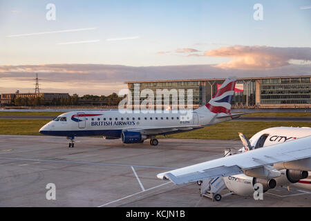 Silvertown, London, UK. 5. Okt, 2017. de Wetter: flugverspätungen von London City Airport wegen schlechten Wetters in Mitteleuropa Credit: wansfordphoto/alamy leben Nachrichten Stockfoto