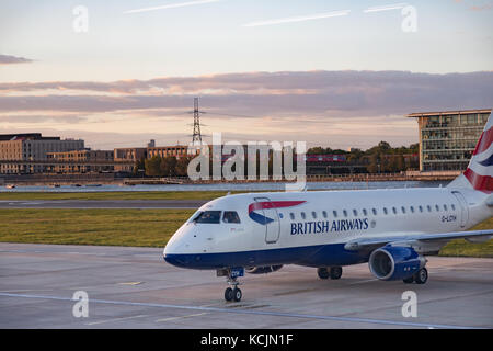 Silvertown, London, UK. 5. Okt, 2017. de Wetter: flugverspätungen von London City Airport wegen schlechten Wetters in Mitteleuropa Credit: wansfordphoto/alamy leben Nachrichten Stockfoto