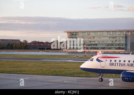 Silvertown, London, UK. 5. Okt, 2017. de Wetter: flugverspätungen von London City Airport wegen schlechten Wetters in Mitteleuropa Credit: wansfordphoto/alamy leben Nachrichten Stockfoto