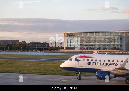 Silvertown, London, UK. 5. Okt, 2017. de Wetter: flugverspätungen von London City Airport wegen schlechten Wetters in Mitteleuropa Credit: wansfordphoto/alamy leben Nachrichten Stockfoto