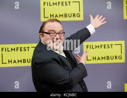 Hamburg, Deutschland. Oktober 2017. Schauspieler Gustav Peter Woehler kommt zur Eröffnung des 25. Hamburger Filmfestivals am 5. Oktober 2017 im CinemaxX in Hamburg. Das Festival endet am 14. Oktober. Quelle: Georg Wendt/dpa/Alamy Live News Stockfoto