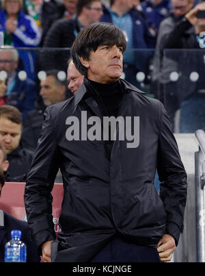 Bundestrainer Joachim Jogi Loew (Deutschland), Portrait, Portraet, Portrat, Kopf. GES/ Fussball/ WM Qualifikation: Nordirland - Deutschland, 05.10.2017 Fußball/Fußball: WM Qualifikation: Northern Ireland vs Germany, Belfast, 5. Oktober 2017 |Nutzung weltweit Stockfoto