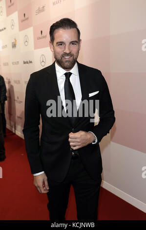 Berlin, Deutschland. 5. Oktober 2017. Christoph Metzelder kommt bei der Charity-Gala "Tribute to Bambi" am 5. Oktober 2017 in Berlin an. Quelle: Jörg Carstensen/dpa/Alamy Live News Stockfoto