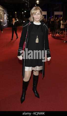 Berlin, Deutschland. Oktober 2017. Schauspielerin Gesine Cukowski kommt am 5. Oktober 2017 zur Charity-Gala „Tribute to Bambi“ in Berlin. Quelle: Jörg Carstensen/dpa/Alamy Live News Stockfoto