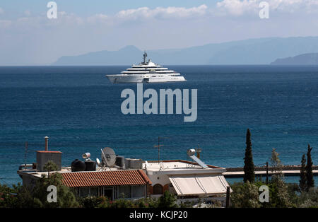 Kreta, Griechenland. 5. Okt 2017. Super Yacht von Roman Abramowitsch, der Eclipse vor Anker in der Bucht von Agios Nikolaos, Kreta im Besitz Stockfoto