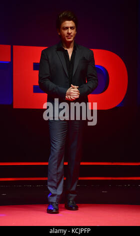 Mumbai, Maharashtra, Indien. Oktober 2017. Mumbai, Indien. Oktober 2017. Bollywood-Schauspieler Shahrukh Khan ist bei der TEDTalks India Launch-Veranstaltung im Hotel Taj Lands End, Bandra, in Mumbai anwesend. Quelle: Azhar Khan/ZUMA Wire/Alamy Live News Stockfoto