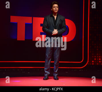 Mumbai, Maharashtra, Indien. Oktober 2017. Mumbai, Indien. Oktober 2017. Bollywood-Schauspieler Shahrukh Khan ist bei der TEDTalks India Launch-Veranstaltung im Hotel Taj Lands End, Bandra, in Mumbai anwesend. Quelle: Azhar Khan/ZUMA Wire/Alamy Live News Stockfoto