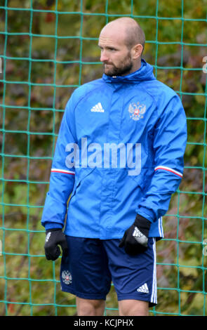 Moskau, Russland. 05th Oktober 2017. Der russische internationale Fußball-Mittelfeldspieler Konstantin Rausch trainiert vor dem Testspiel gegen Südkorea am 5. Oktober 2017 in Moskau. Quelle: Alizada Studios/Alamy Live News Stockfoto