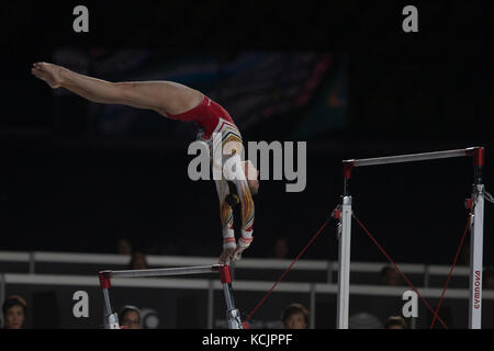 Montreal, Kanada. 3. Okt 2017. Gymnast Nina Derwael (BEL) konkurriert bei der Qualifikation am 47. Abb. Gymnastics World Championships im Olympiastadion in Montreal, Kanada. Melissa J. Perenson/CSM/Alamy leben Nachrichten Stockfoto