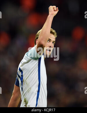 HARRY KANE VON ENGLAND CELEBRAT ENGLAND V SLOWENIEN Wembley Stadium, LONDON, ENGLAND, 05. Oktober 2017 Stockfoto