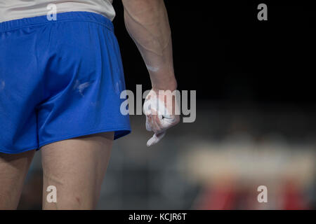 Montreal, Kanada. 2. Okt 2017. Männliche gymnast bereitet während der Qualifikation am 47. Abb. Gymnastics World Championships im Olympiastadion in Montreal, Kanada zu konkurrieren. Melissa J. Perenson/CSM/Alamy leben Nachrichten Stockfoto