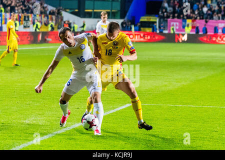 Oktober 5, 2017: gafurzhan suyumbayev Nr. 16 (Kasachstan) und razvan Marin #18 (Rumänien) während der WM Qualifikation Spiel 2018 zwischen Rumänien und Kasachstan am Ilie oana Stadion, Ploiesti, Rumänien Rou. foto: catalin Soare Stockfoto