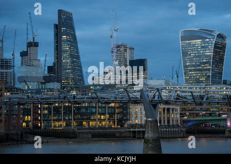 London, Großbritannien. Oktober 2017. Blick auf die Hochhäuser im Finanzviertel, City of London, England, 3. Oktober 2017. Quelle: Monika Skolimowska/dpa-Zentralbild/dpa/Alamy Live News Stockfoto