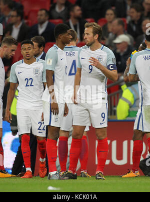 London, Großbritannien. 05 Okt, 2017. London, Großbritannien. 05 Okt, 2017. Harry Kane von England und Marcus Rashford von England in der Gruppe F WM-Qualifikationsspiel zwischen England und Slowenien gespielt im Wembley Stadion, London Am 5. Oktober 2017 Credit: Jason Mitchell/Alamy Live News Credit: Jason Mitchell/Alamy leben Nachrichten Stockfoto
