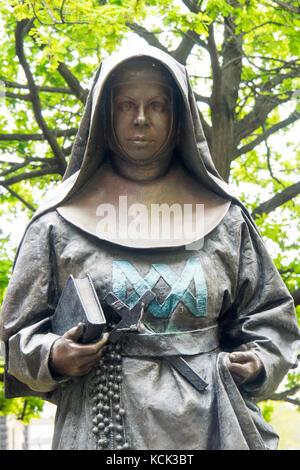 Bronze Statue der Heiligen Maria vom Kreuz MacKillop Stockfoto