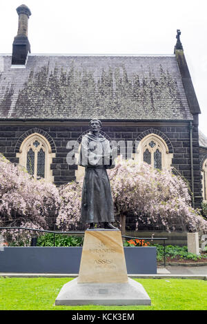 Bronzestatue des heiligen Franz von Assisi. Stockfoto