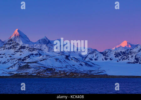 Die schneebedeckten Berge in der Südgeorgien und die Südlichen Sandwichinseln Stockfoto