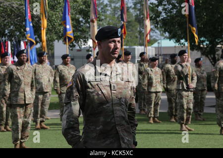 Us-Soldaten, die sich in der Ausbildung bei einer Übernahme von Verantwortung Zeremonie für Daniel hendrex in Fort Stewart Juli 10, 2017 in der Nähe von Hinesville, Georgia. (Foto von Elizabeth Weiß über planetpix) Stockfoto