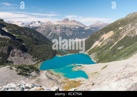 Blick auf den See, im nahen See und Oberer See in Joffre Lakes Provincial Park, British Columbia, Kanada. Stockfoto