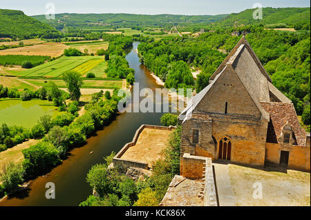 Tal des Flusses Dordogne von der Burg Beynac, Beynac, Département Dordogne, Aquitaine, Frankreich Stockfoto