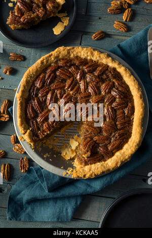 Süße hausgemachte knusprige Pecan Pie bereit zu essen Stockfoto