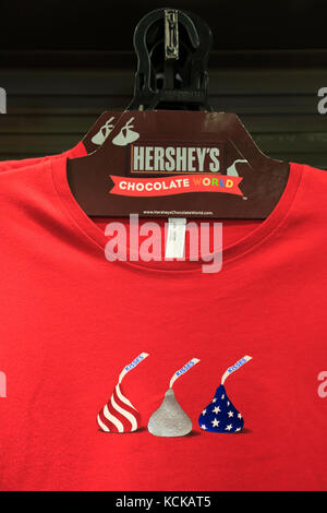 Souvenir-T-Shirts von Schokolade Hershey's für Verkauf an den Hershey's Chocolate World. Hershey. Pennsylvania. USA Stockfoto