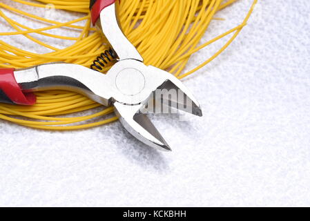 Tools und Kabel in der elektrischen Installation verwendet, Nahaufnahme Stockfoto