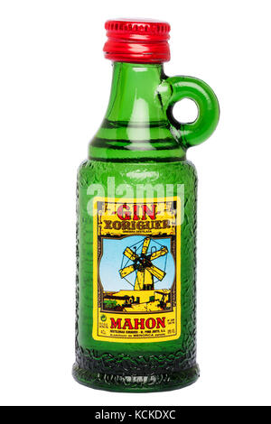 Eine Flasche Gin Xoriguer mahon auf weißem Hintergrund Stockfoto
