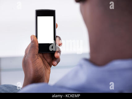 Nahaufnahme der Person Handy In der Hand halten Stockfoto