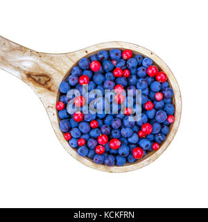Schüssel Blaubeeren und Preiselbeeren auf weißem Hintergrund Stockfoto