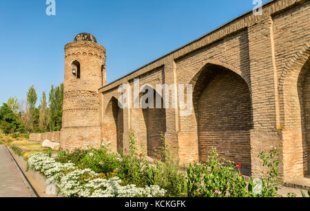 Ansicht der Madrasa kuhna in der Nähe von hisor Festung, Tadschikistan Stockfoto