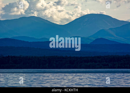 Adirondacks Berge von Lake Champlain Stockfoto