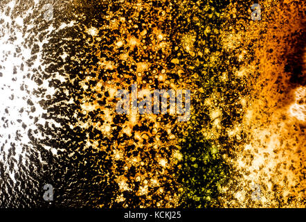 Künstlerischer Hintergrund Flüssigkeit Braun und Gelb blasen Stockfoto