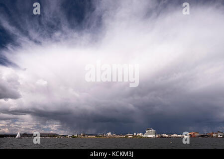 Während eines Sturms von Cardiff Cardiff Bay gesehen Stockfoto