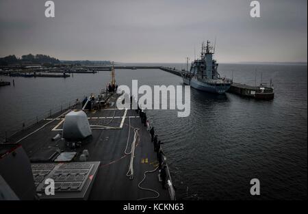 Der Arleigh-burke-Klasse geführte Anti-raketen-Zerstörer USS Donald Cook (DDG75) Stockfoto