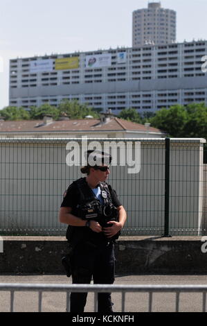 Abriss durch Implosion des 'Tower 230' im Viertel La Duchere, Lyon, Frankreich Stockfoto