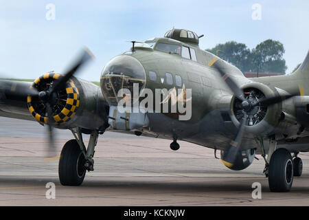 Boeing B-17G Sally B Flying Fortress Aircraft - Memphis-Belle im Spielfilm. Stockfoto