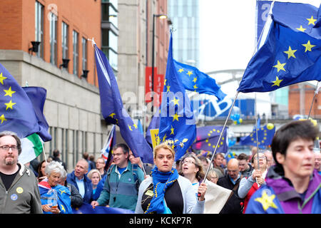 Stop brexit Demonstranten Marsch durch die Innenstadt von Manchester während der konservativen Partei Konferenz 2017 Stockfoto