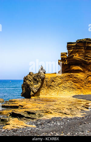 Bizarre Felsen an der Küste von El Golfo, Lanzarote, Kanarische Inseln, Spanien. Stockfoto