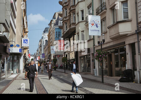 Ein weiterer Tag in Luxemburg, mit einer großen Auswahl an Geschäften und Sehenswürdigkeiten, die jeden Touristen begeistern. Stockfoto
