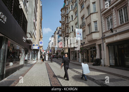 Ein weiterer Tag in Luxemburg, mit einer großen Auswahl an Geschäften und Sehenswürdigkeiten, die jeden Touristen begeistern. Stockfoto